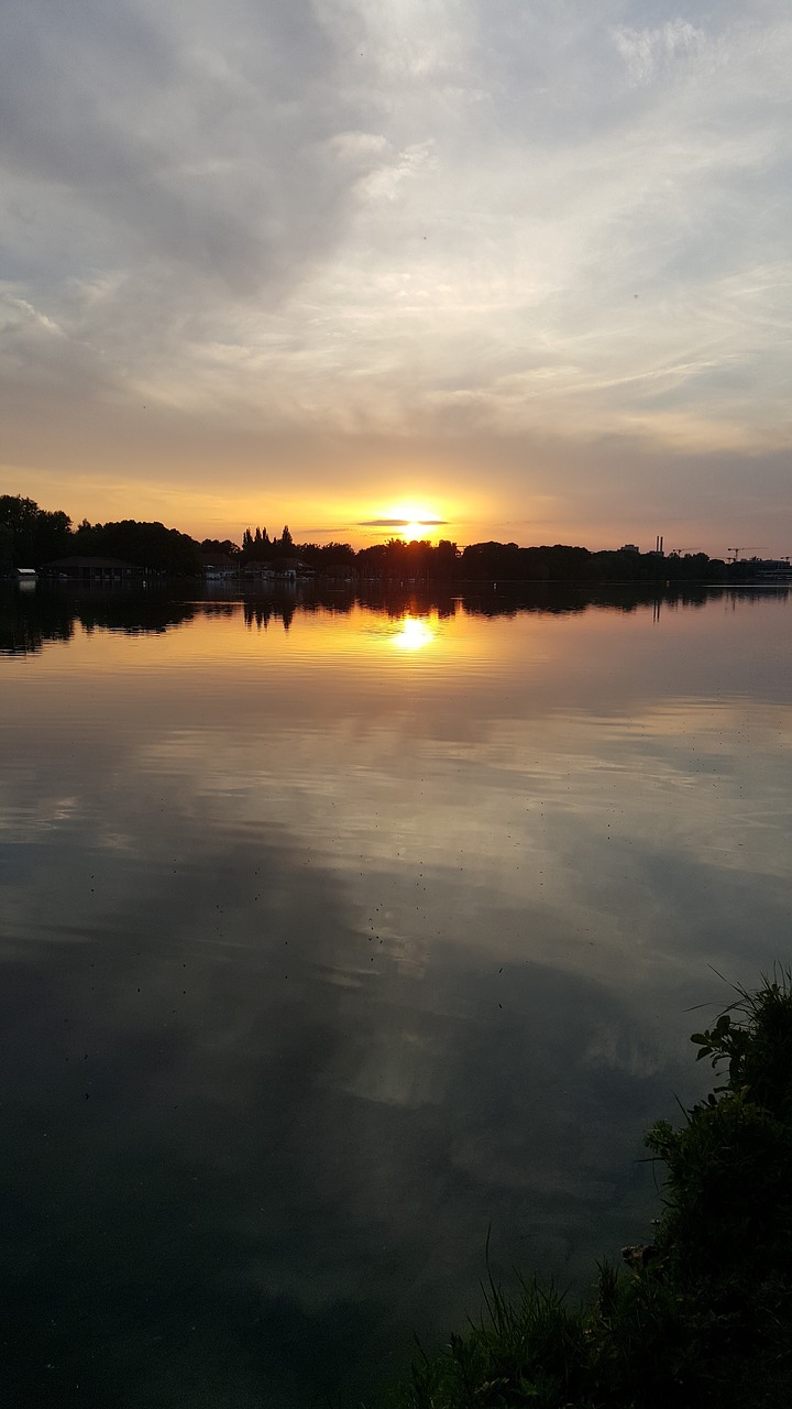 lake maschsee hanover sunset free photo