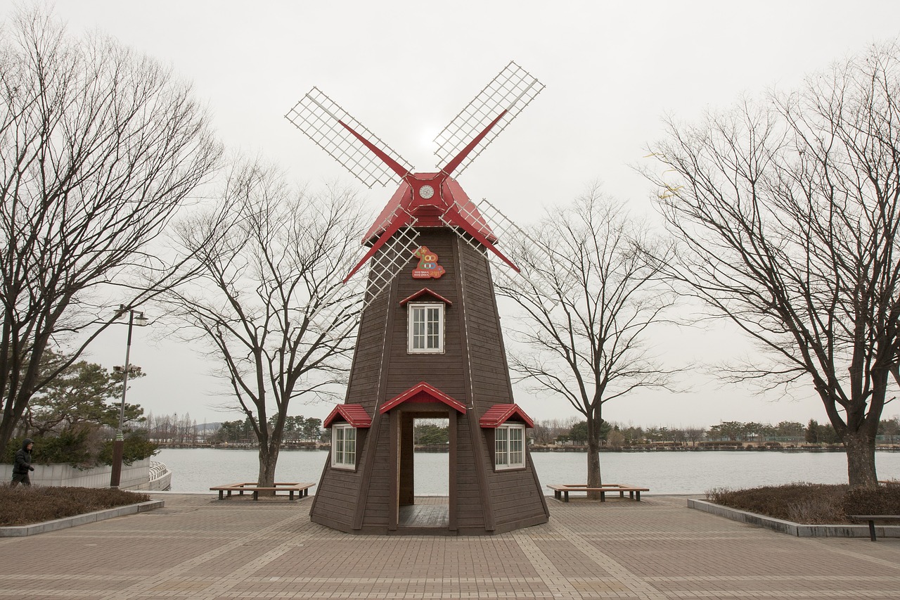 lake park windmill a small library free photo