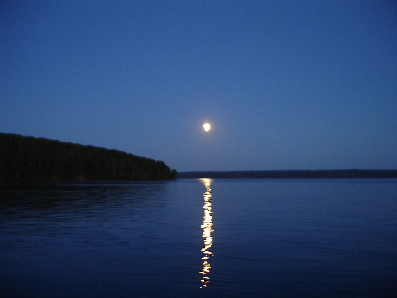 lake superior moonlight reflection free photo