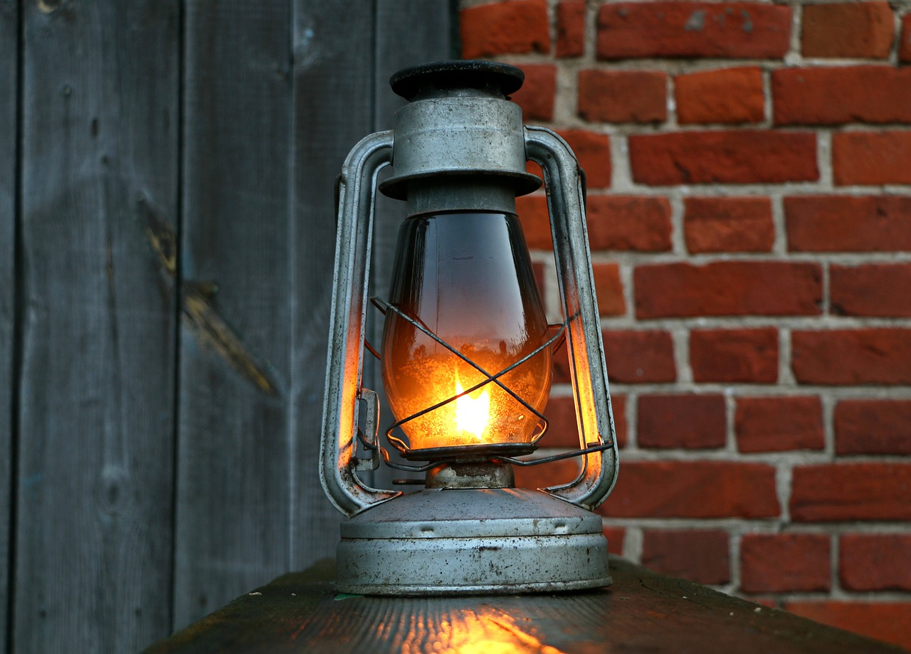 lamp kerosene lantern free photo