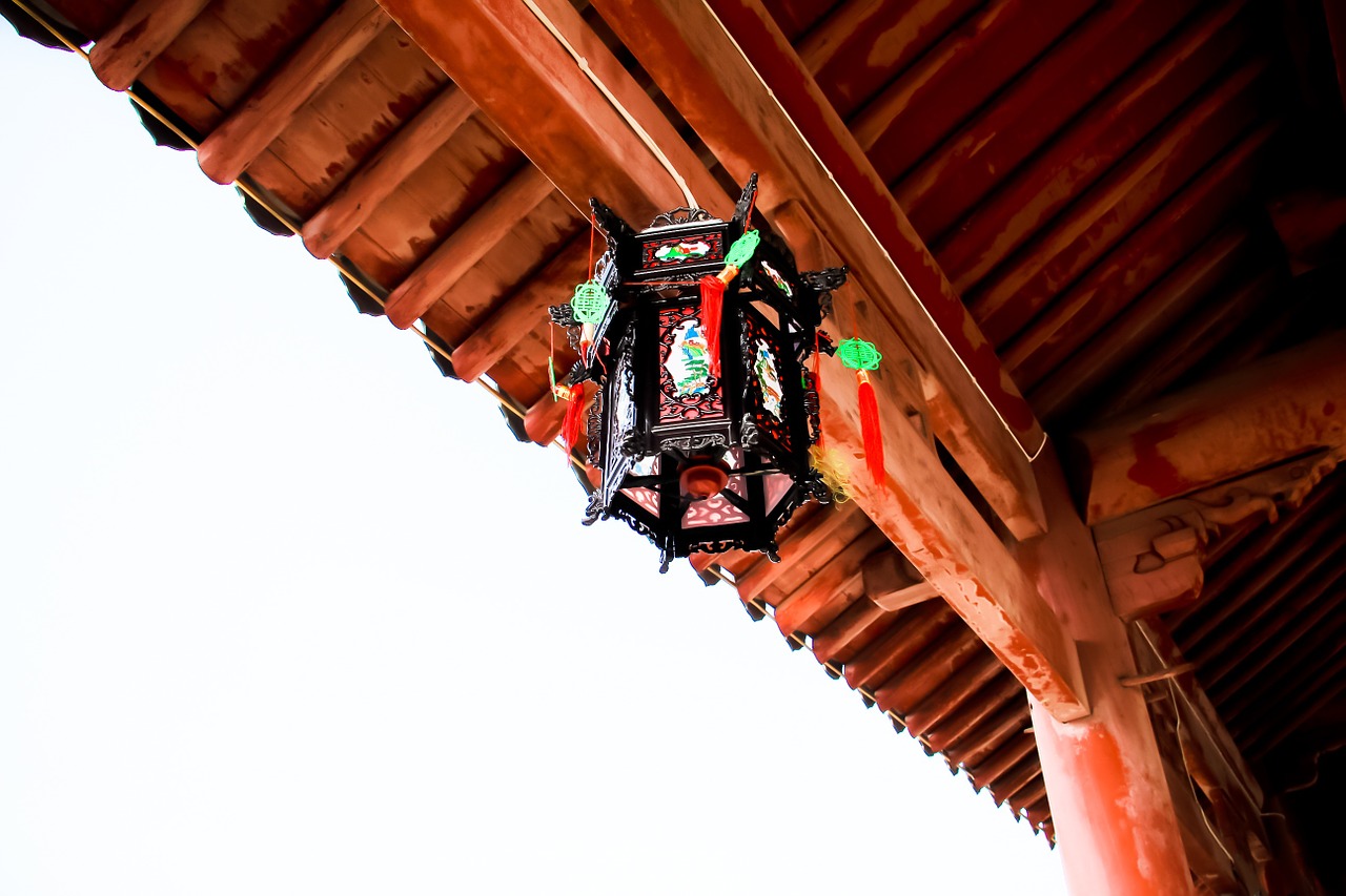 lamp covered bridge red free photo