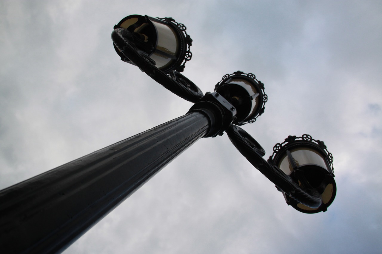 lamp post sculpture top free photo