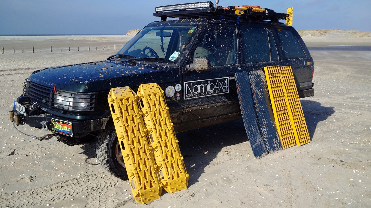 land rover all terrain vehicle beach free photo