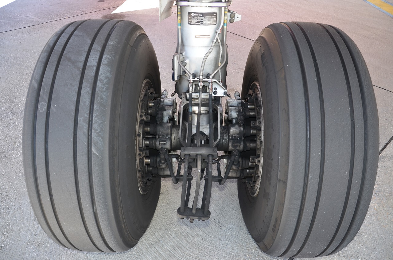 landing gear aircraft wheel free photo