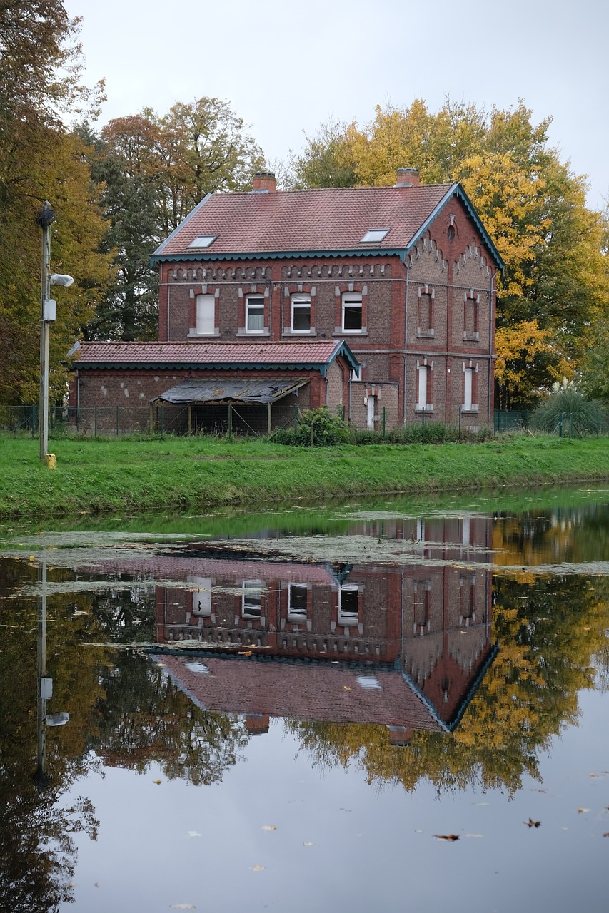 landscape reflections on the water color free photo