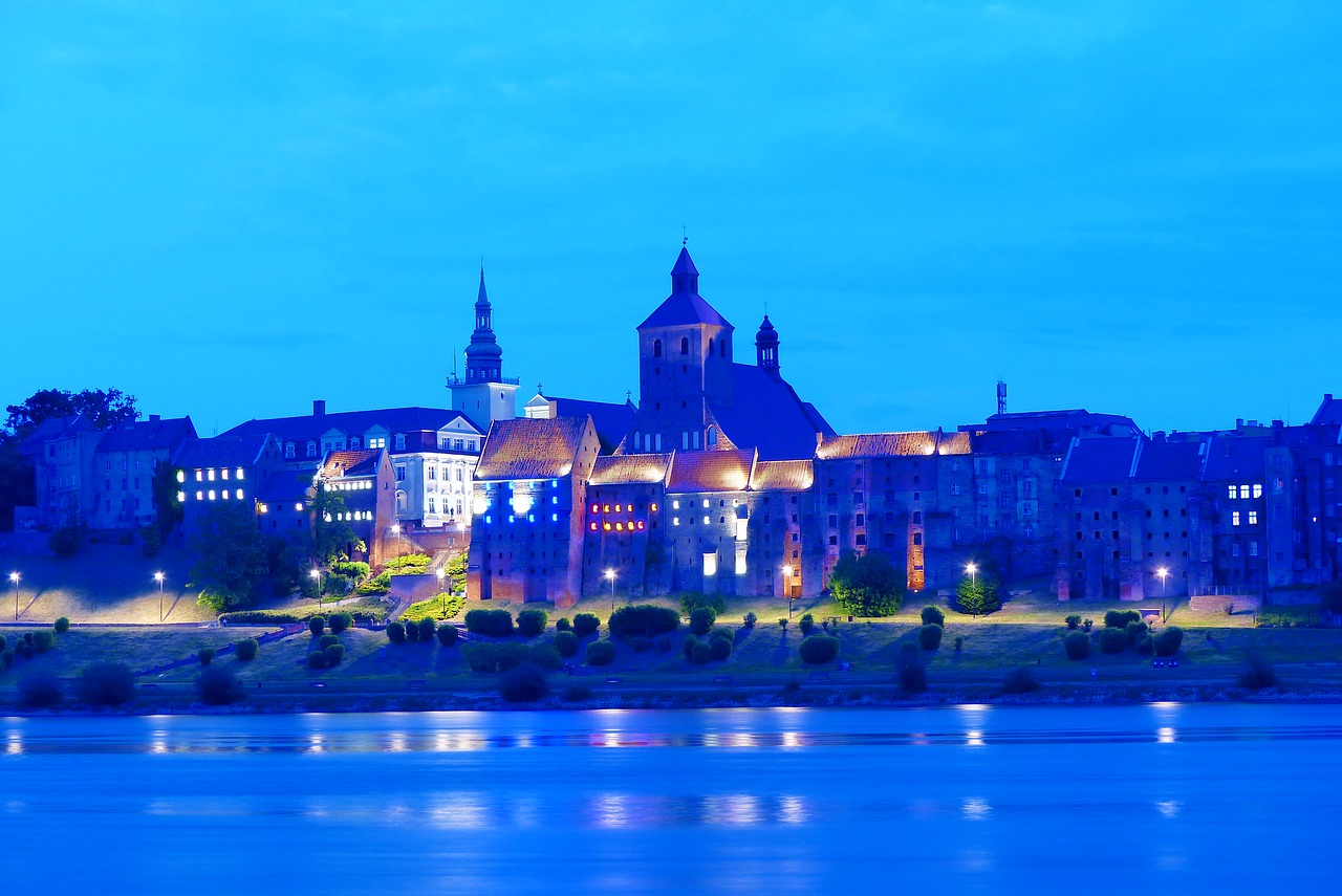 River wisla. Грудзёндз. Грудзендз Польша. Грудзендз. Висла город.