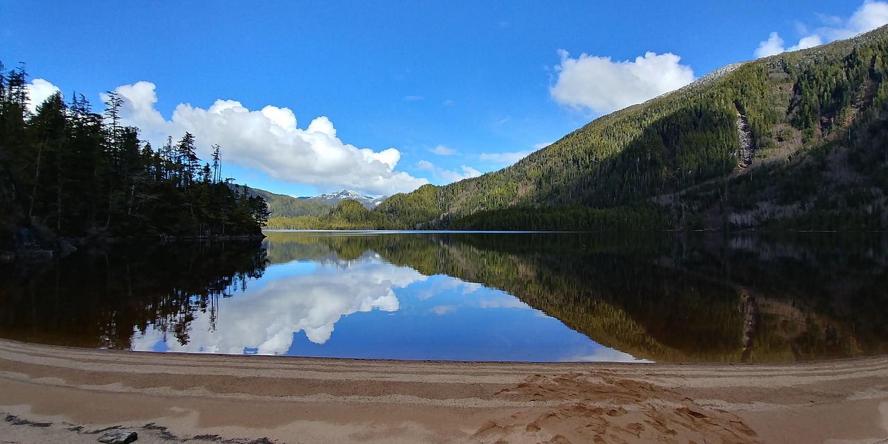 landscape  water  mountain free photo