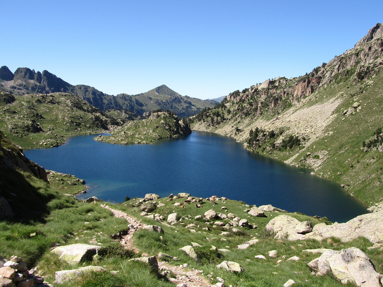 landscape tort lake lafosca vall free photo