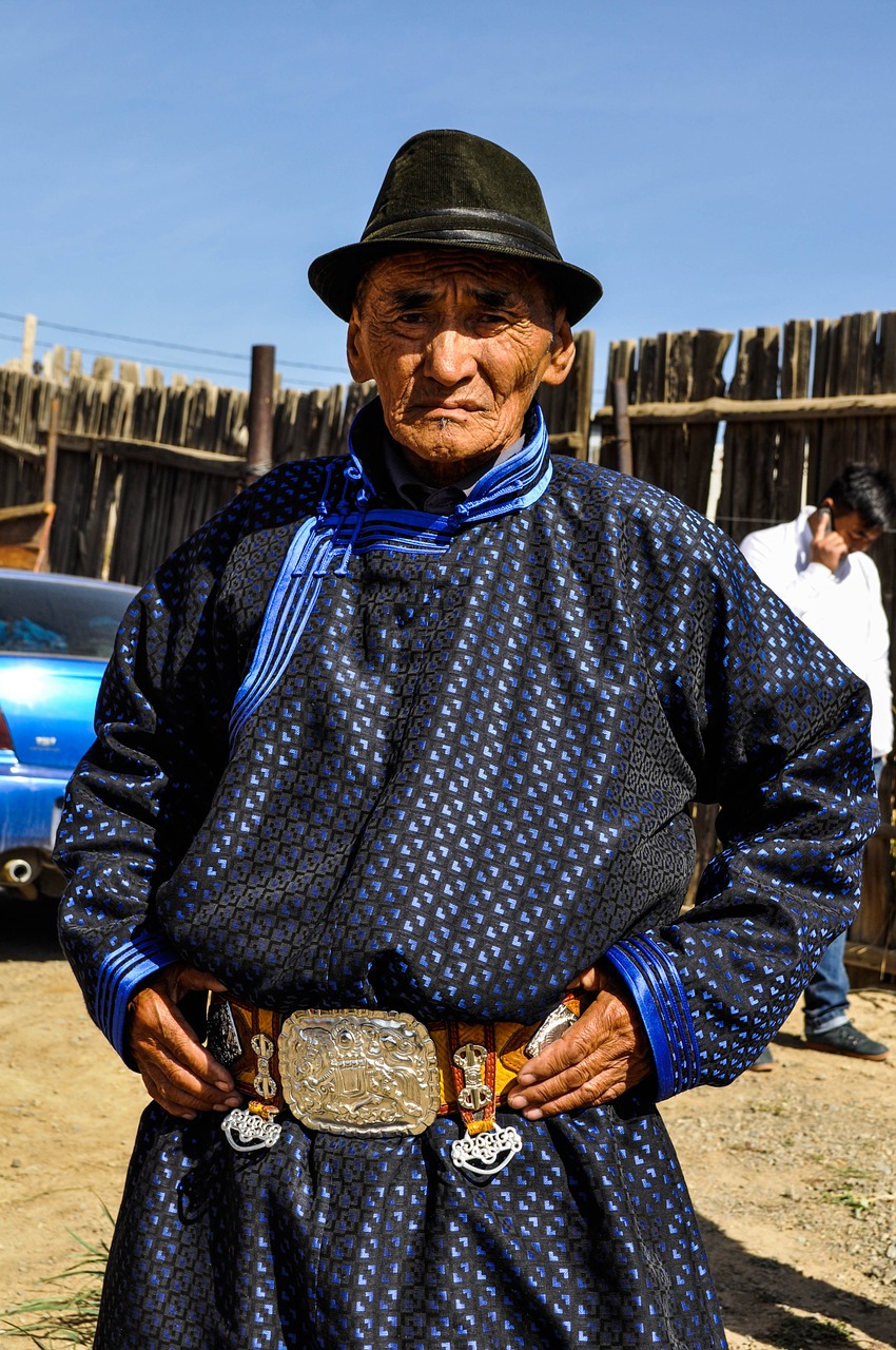 landsman mongolian costume free photo