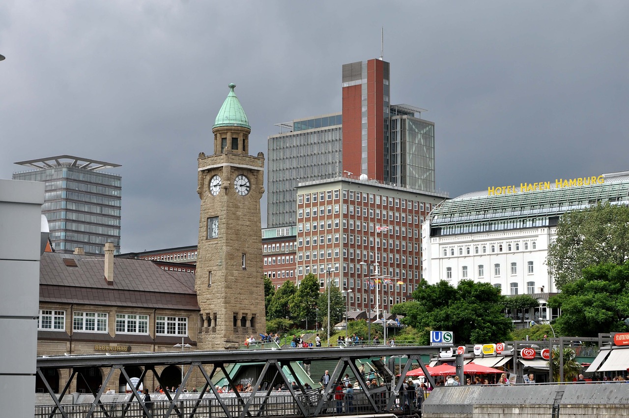 landungsbrücken elbe hamburg free photo