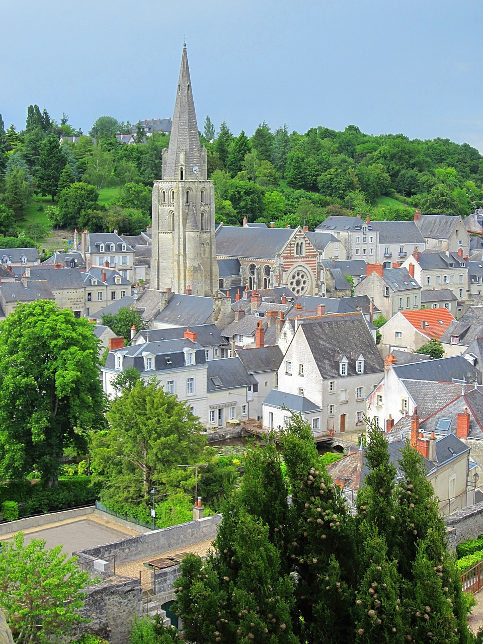 langeais town church free photo