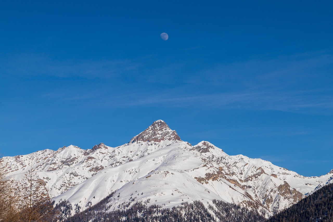 languard  mountain  moon free photo