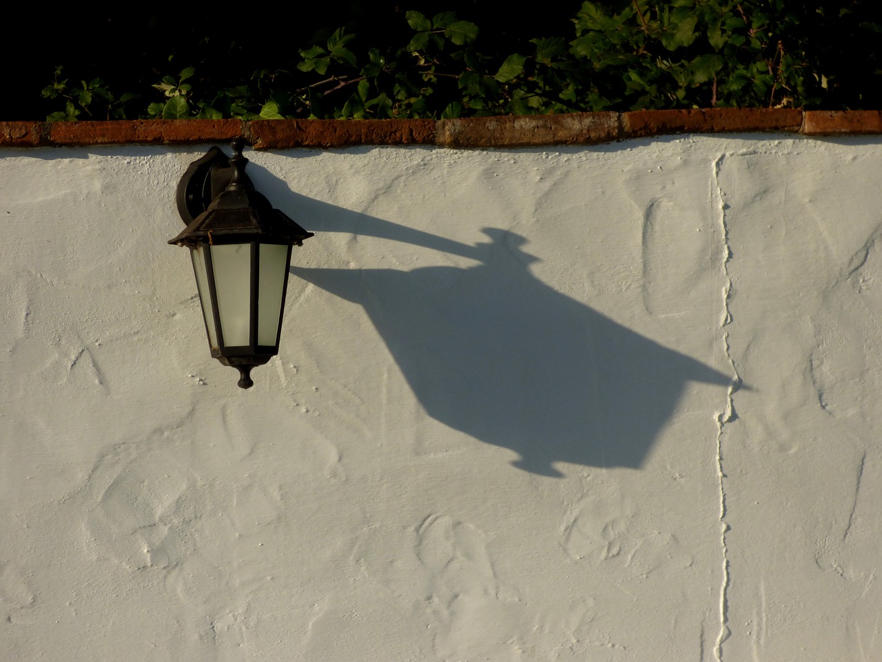 lantern wall shadow free photo