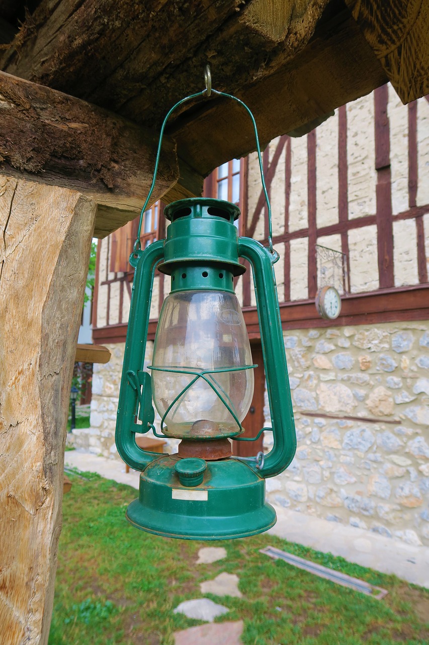 lantern  nostalgia  lamp free photo