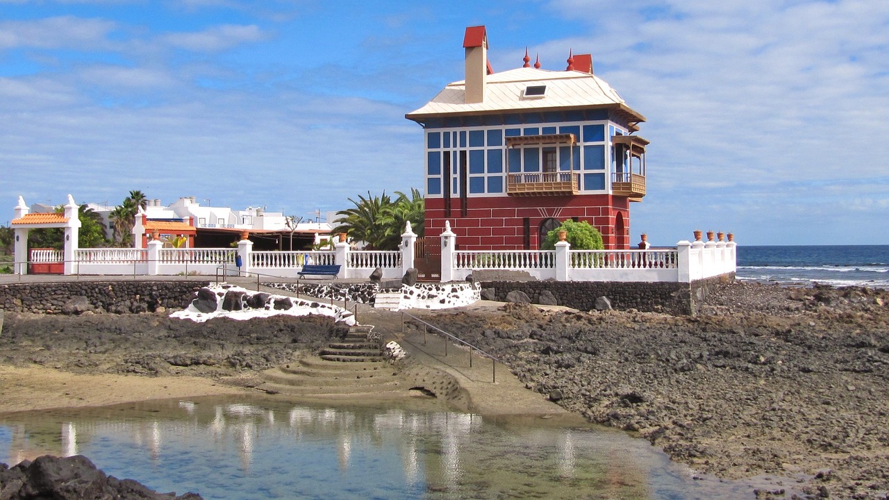 lanzarote arrieta casa azul free photo