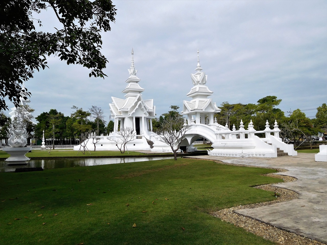 laos white temple free photo