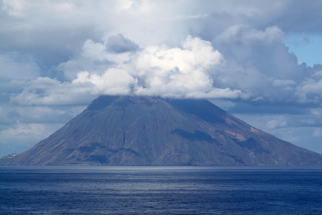 large stromboli volcano free photo