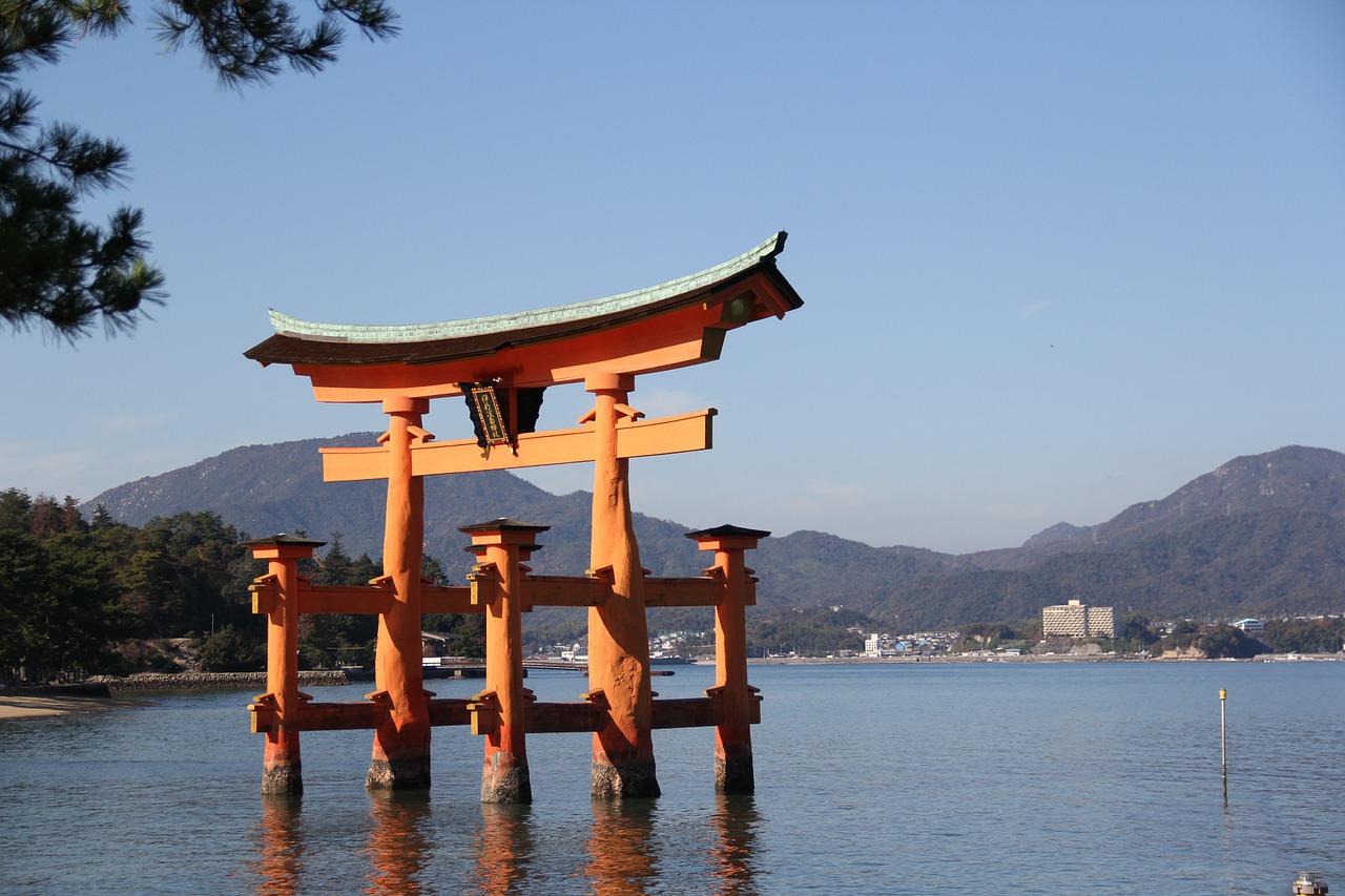 large torii japan miyajima free photo