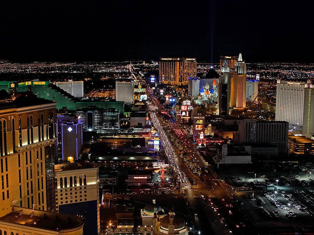 File:Las Vegas Strip lights at night.jpg - Wikimedia Commons