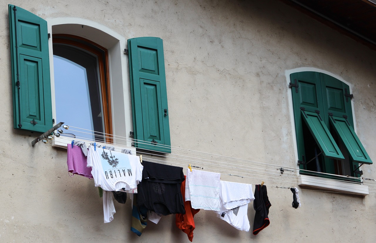 laundry hang dry free photo
