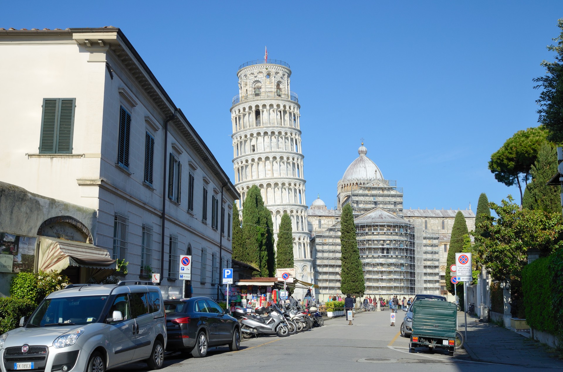 leaning tower piazza dei miracoli italy free photo