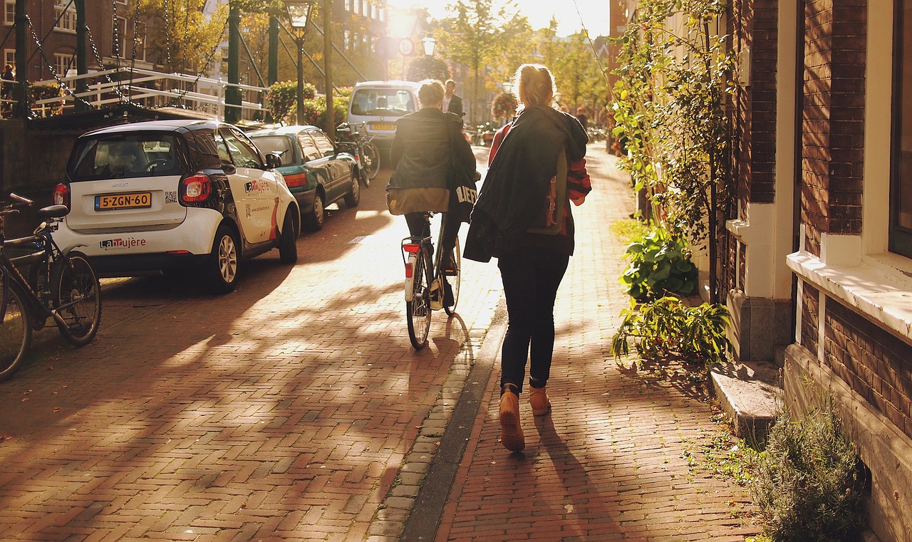 leiden girl walk free photo