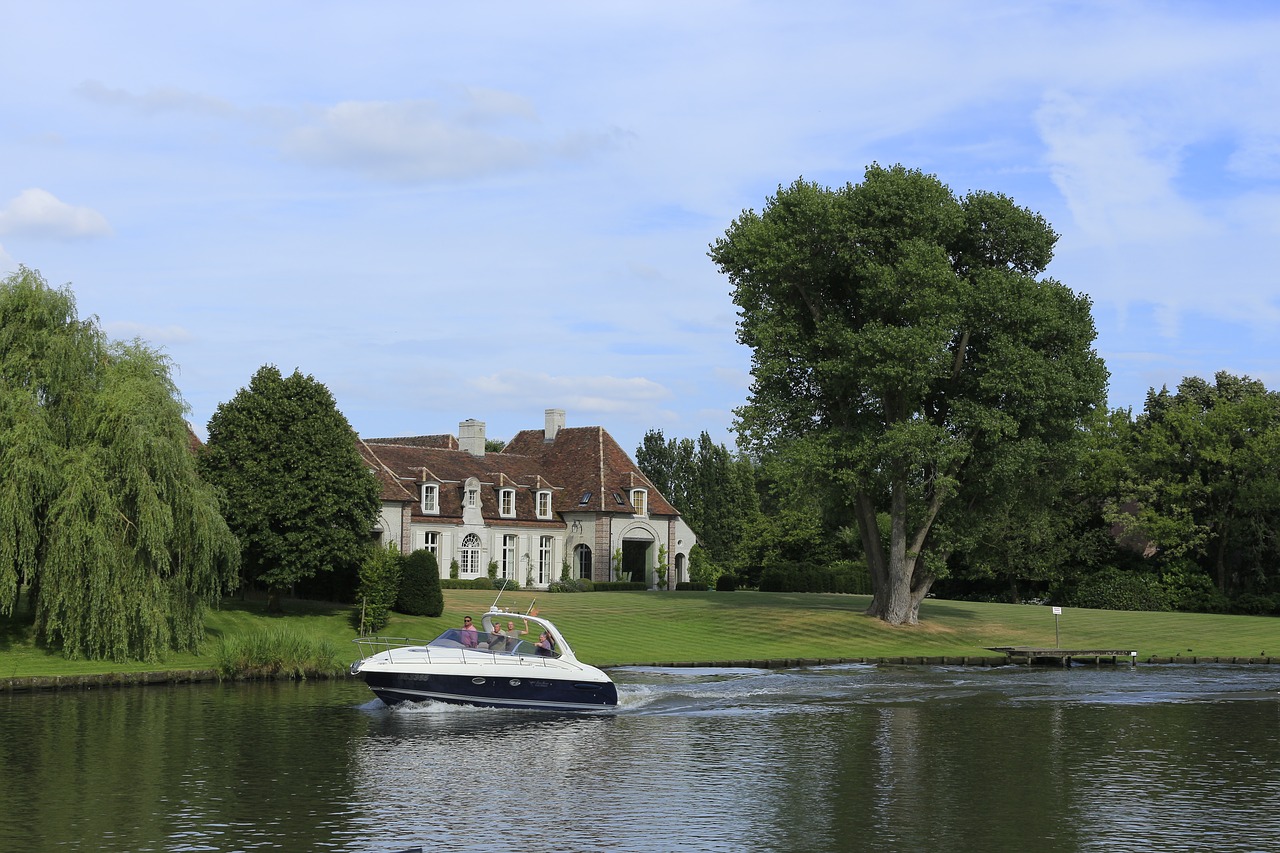 leie river boat free photo