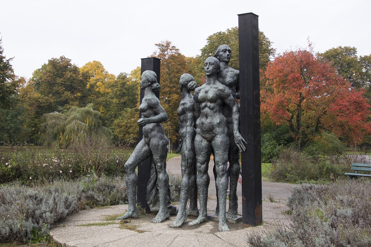 leipzig figures bronze free photo