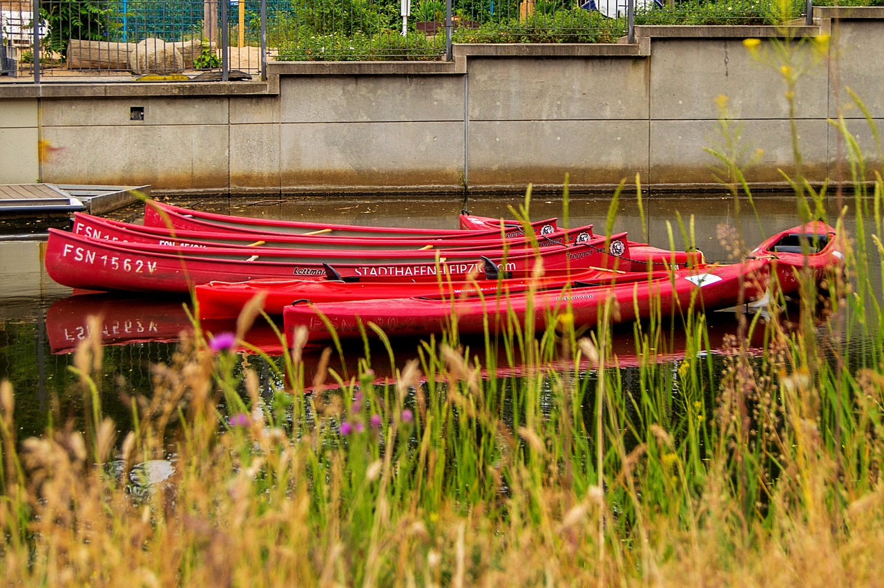 leipzig  canoeing  red free photo