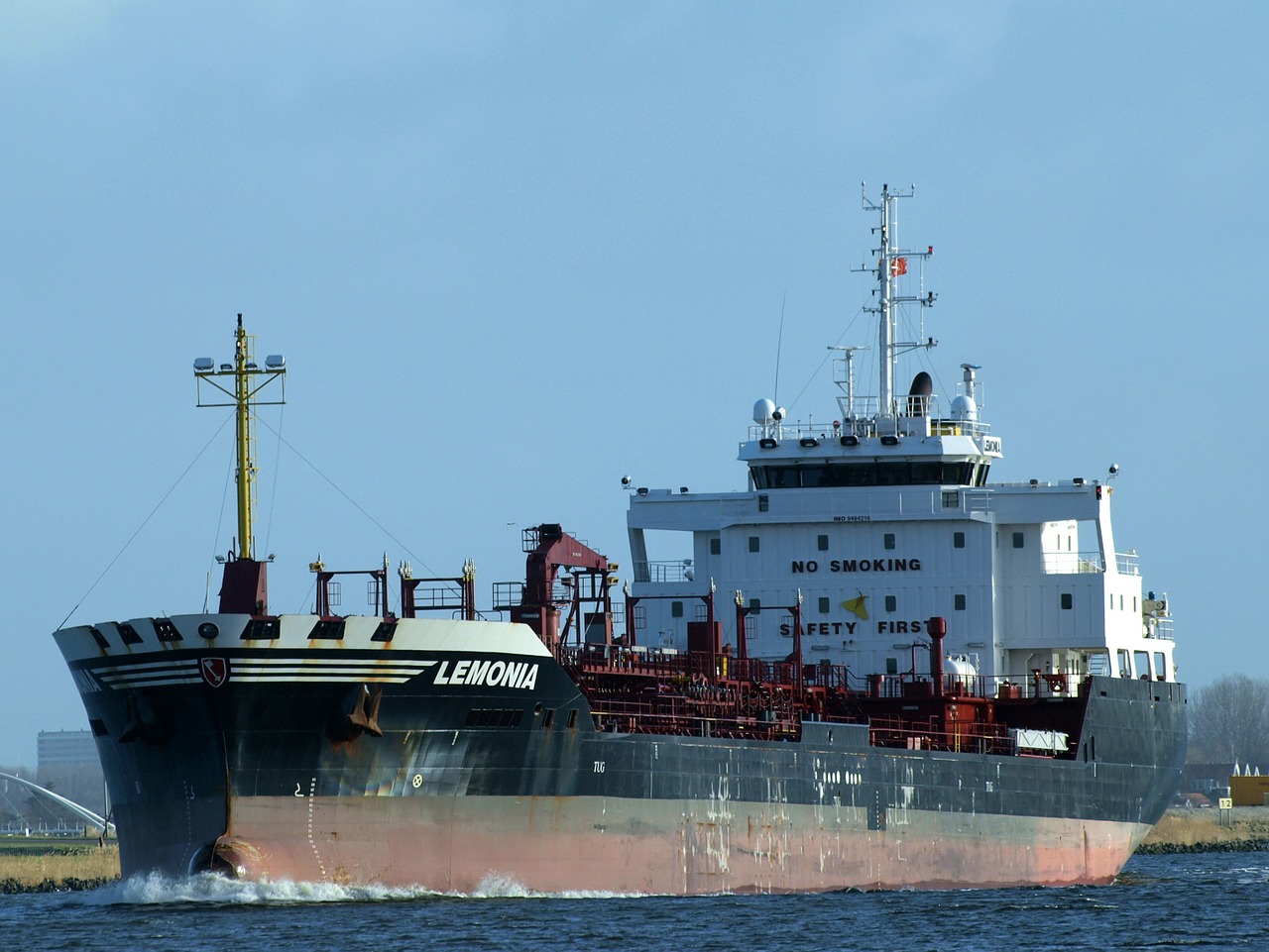 lemonia frachtschiff freighter free photo