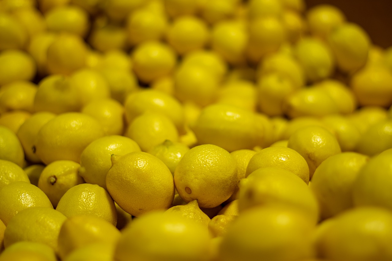 lemons  market  yellow free photo