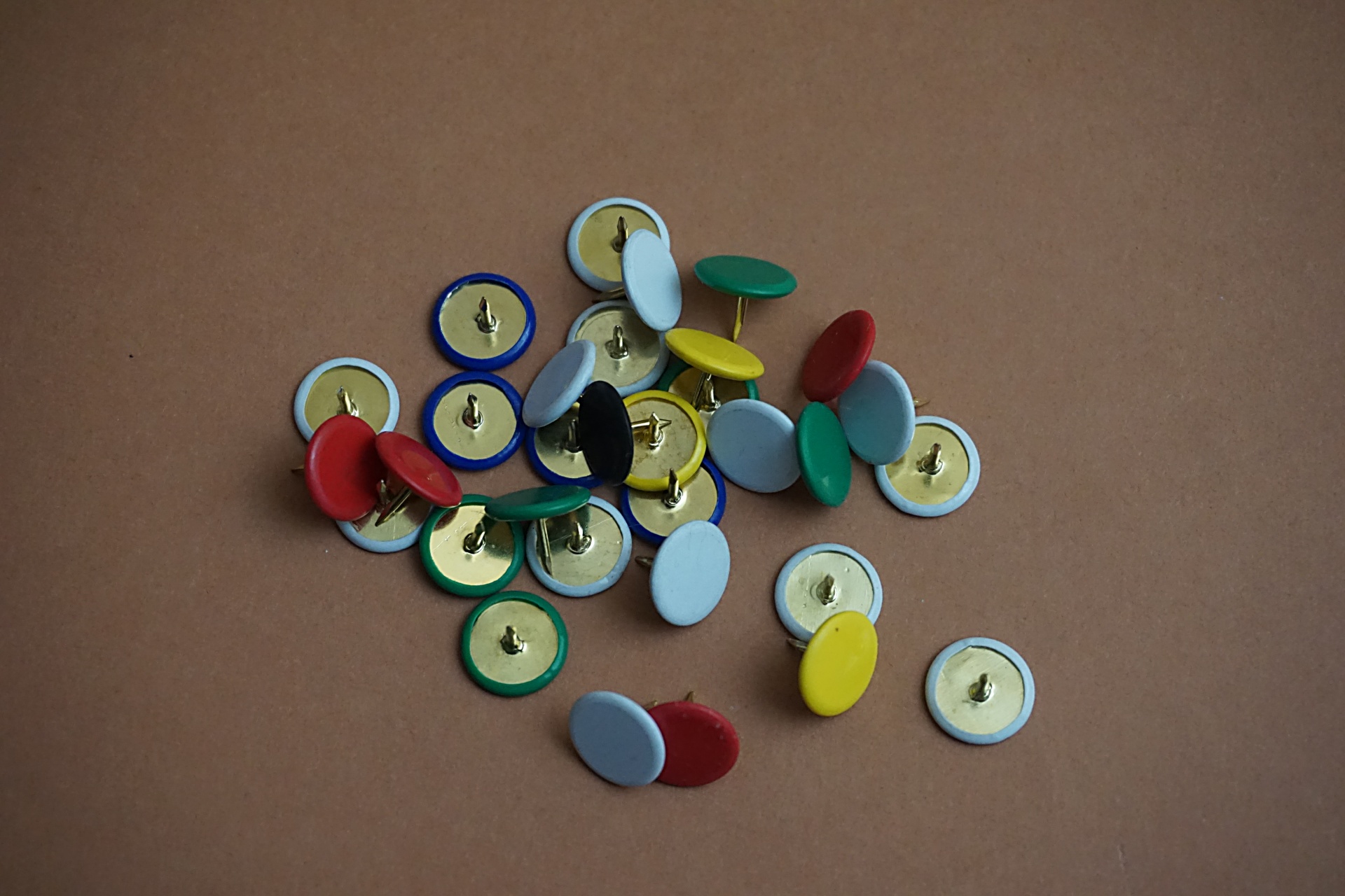 thumbtacks office colors free photo