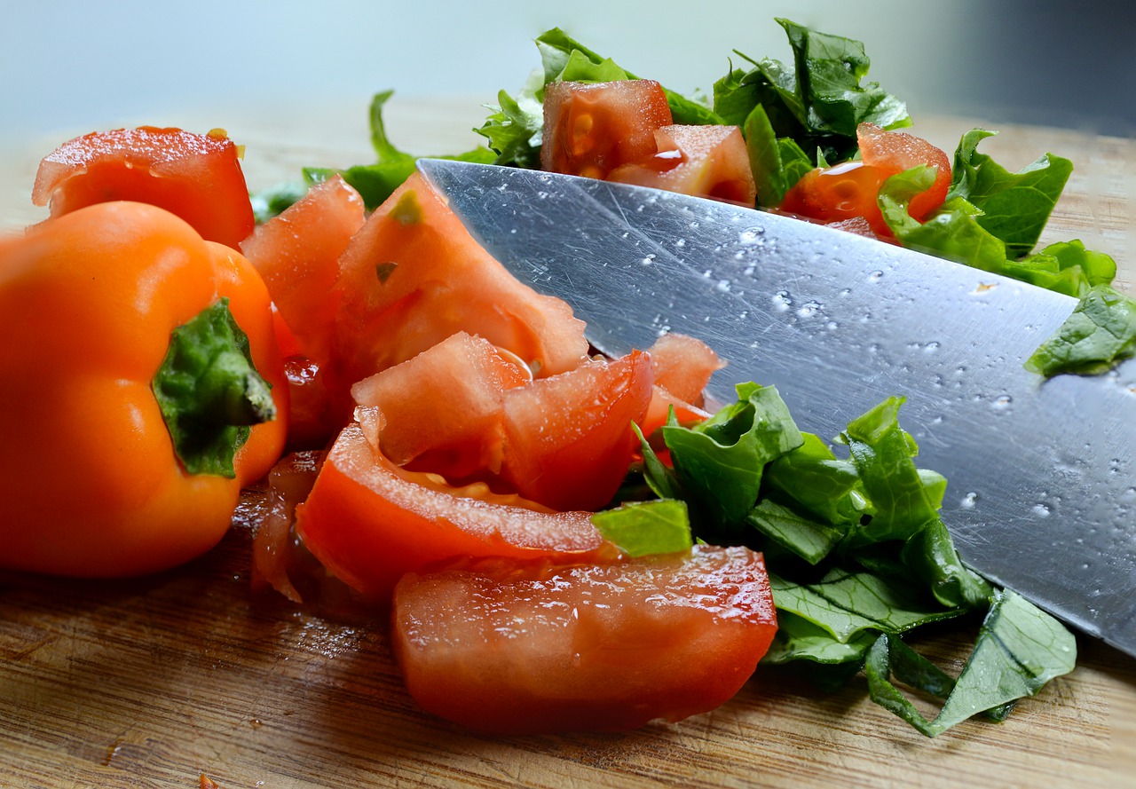 lettuce  paprika  knife free photo