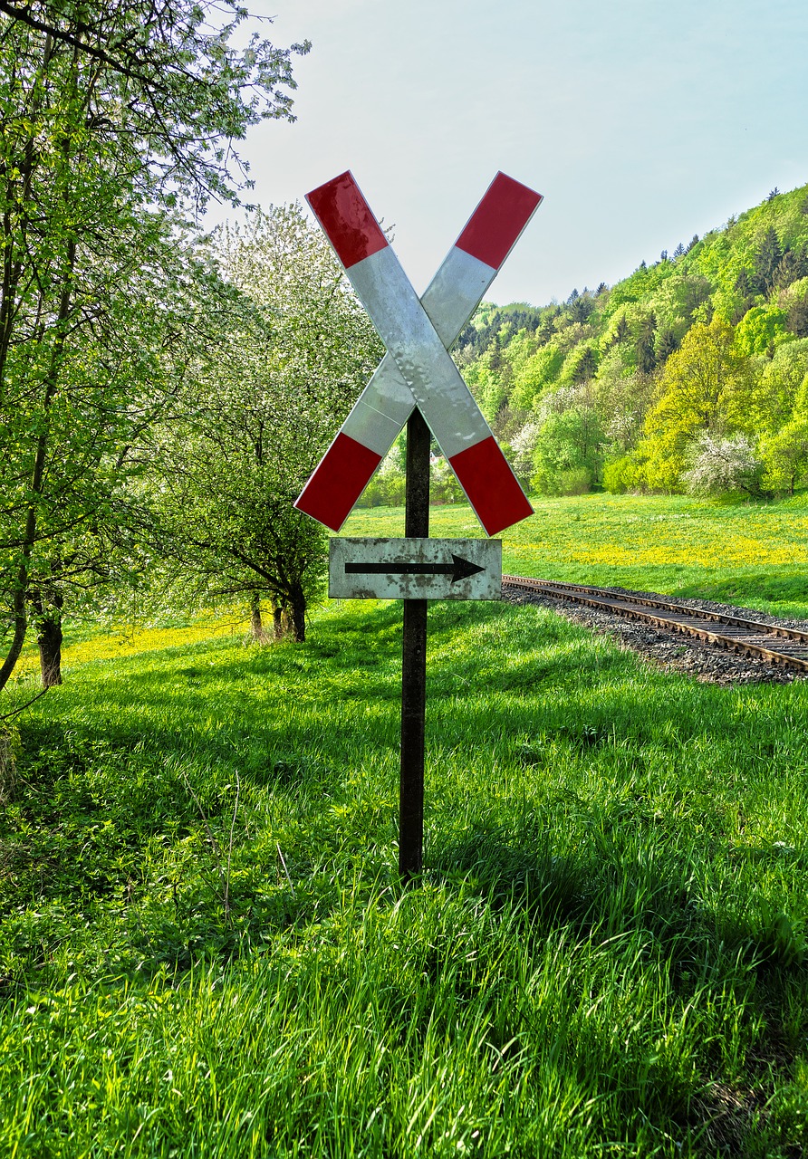 level crossing  road sign  gleise free photo