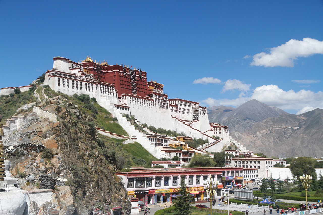 lhasa the potala palace sunny days free photo