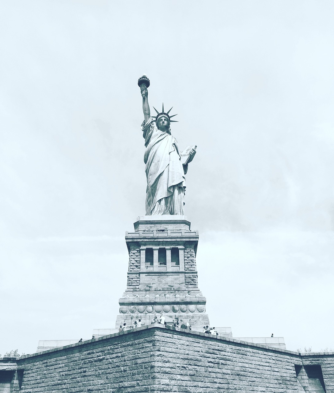 liberty statue blue free photo