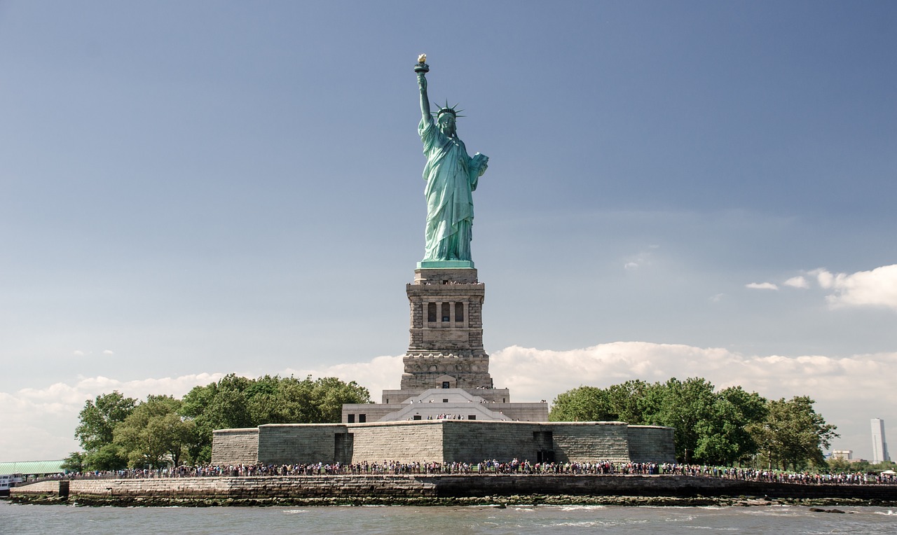 liberty statue blue free photo