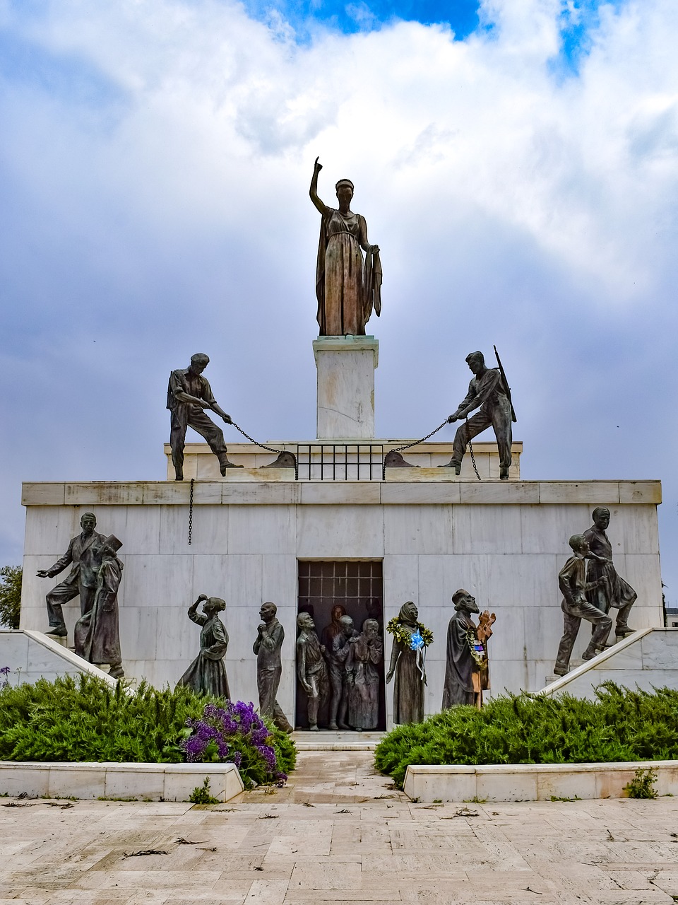 liberty monument  statue  architecture free photo