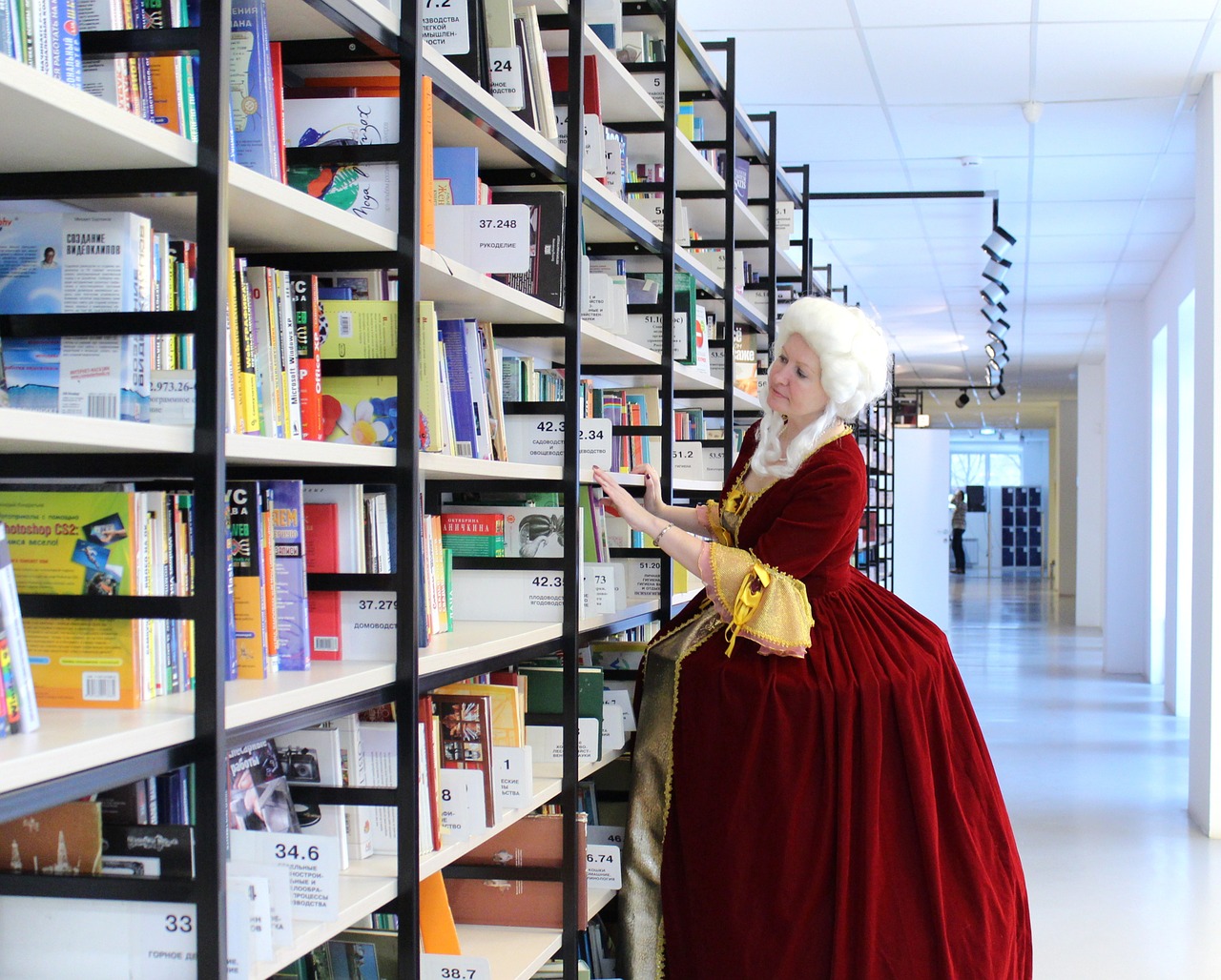 library books woman free photo