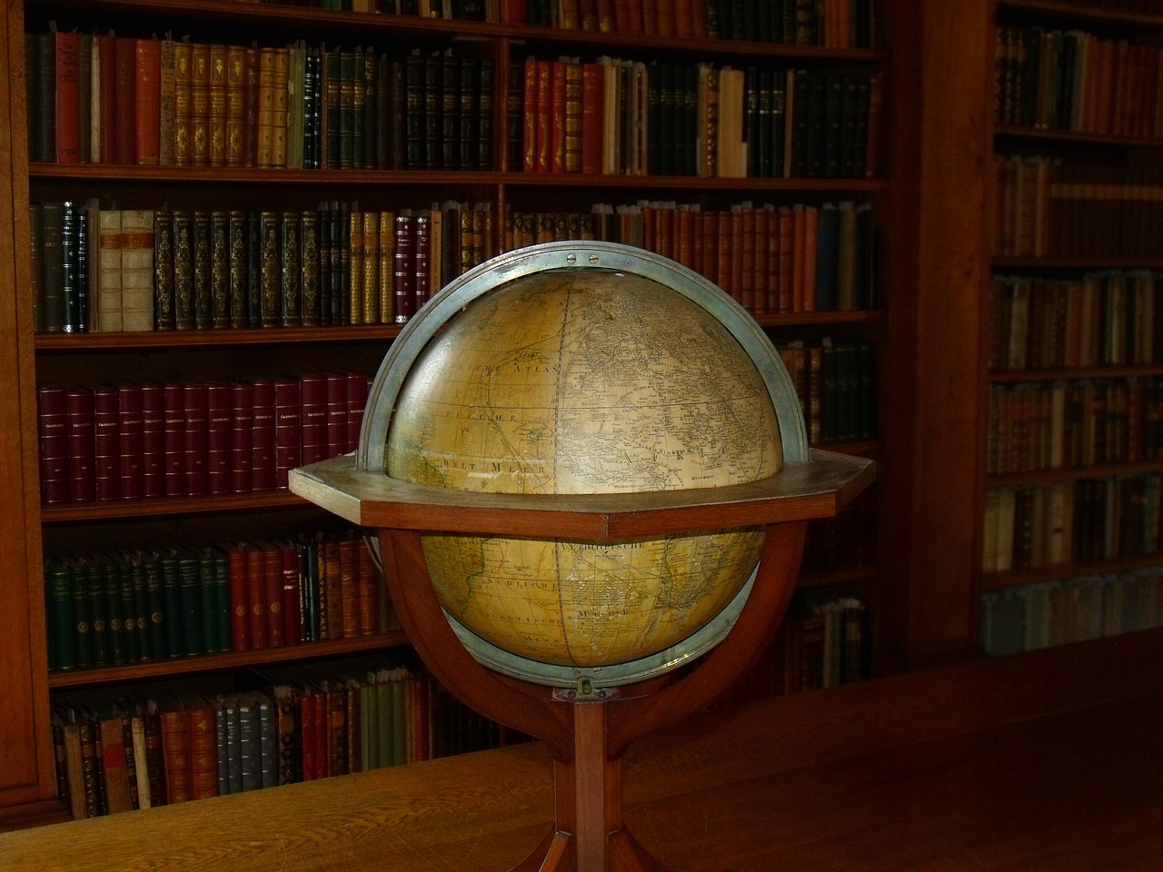 library castle globe free photo