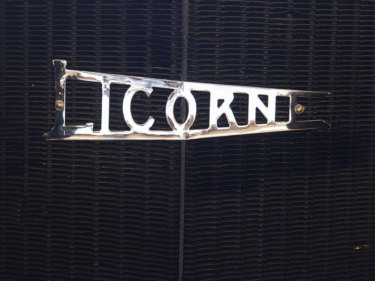 licorne logo automobile free photo