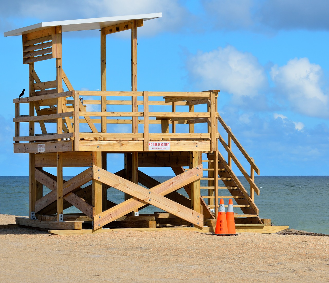 life guard stand beach free photo