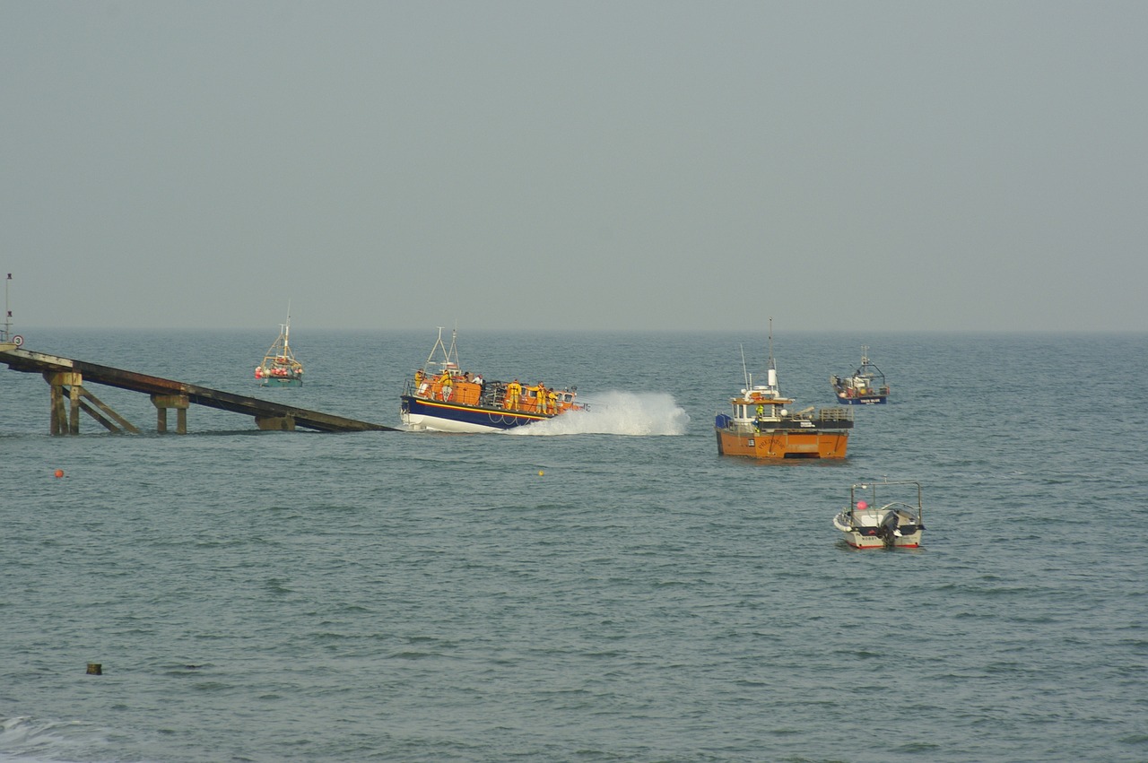 lifeboat rnli rescue free photo