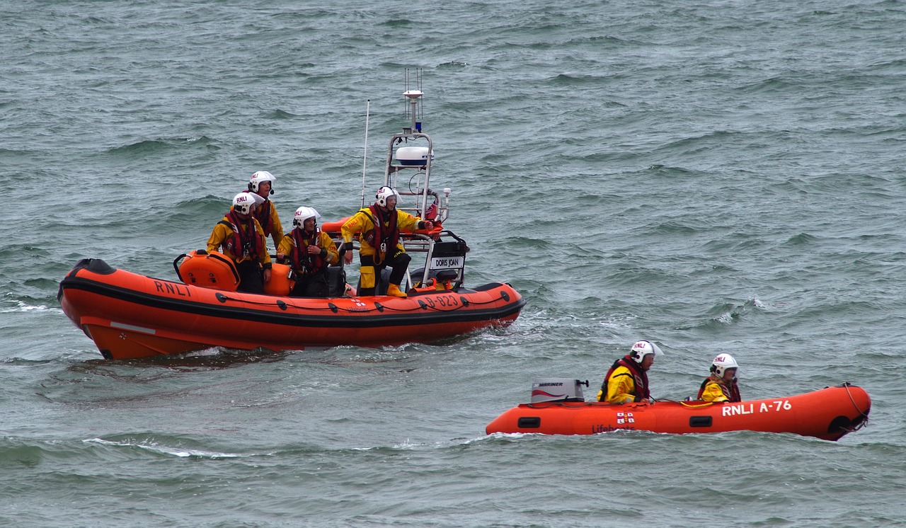 lifeboat rnli rescue free photo