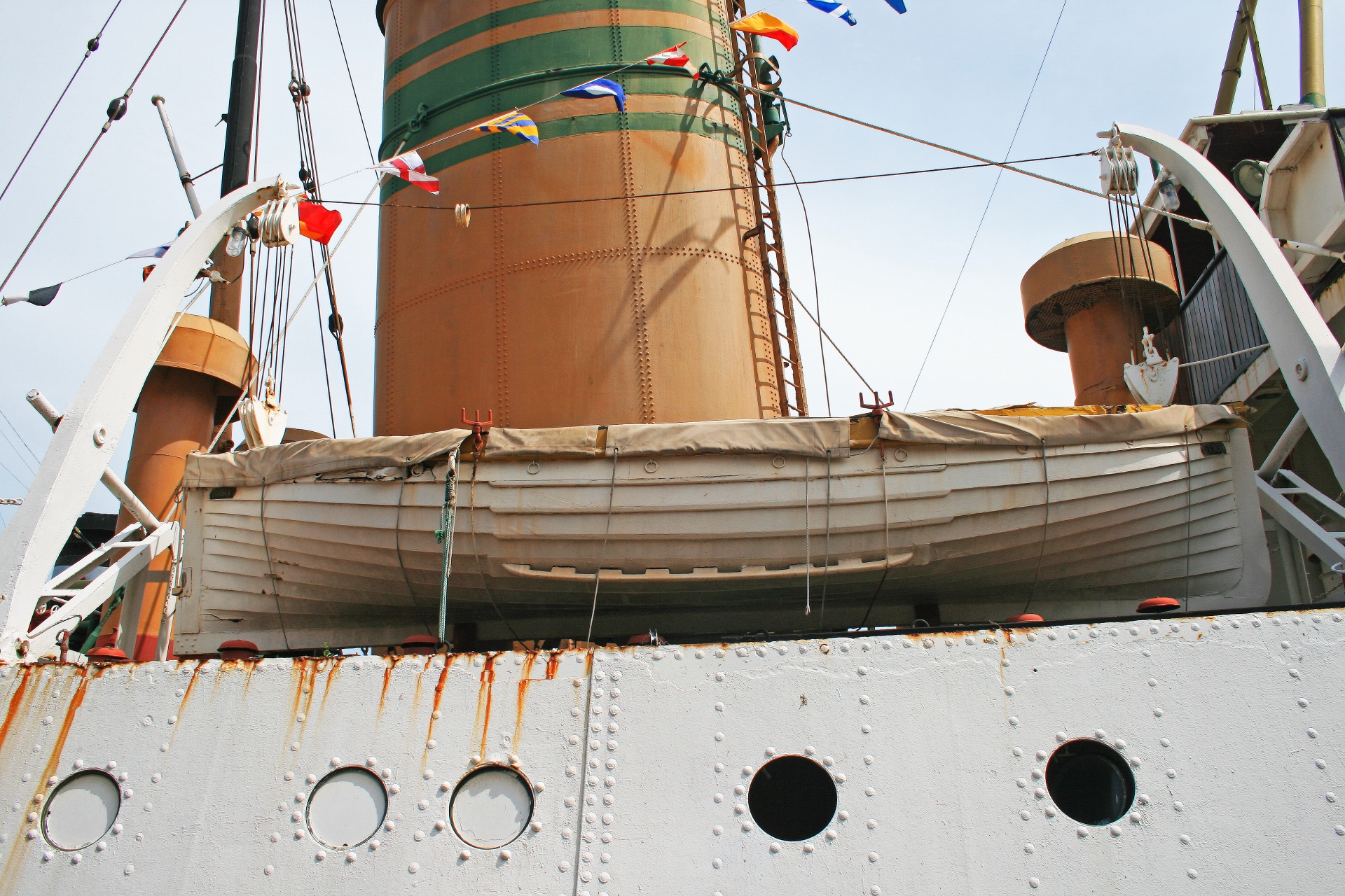 boat tug display free photo