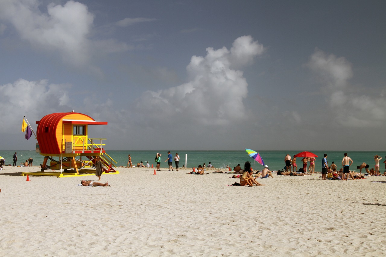 lifeguard  hut  beach free photo