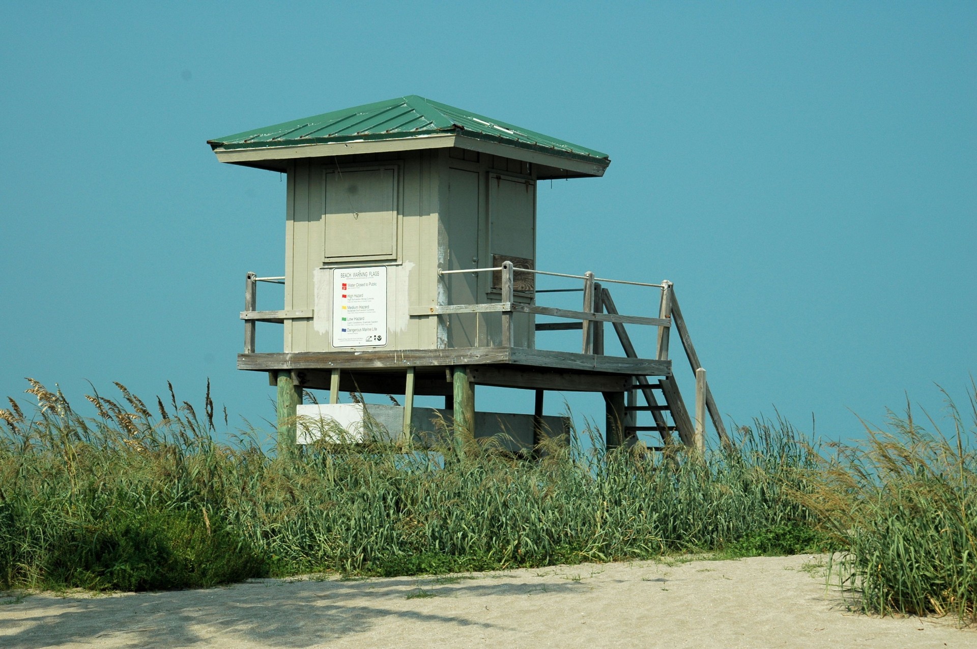 life guard stand lookout free photo