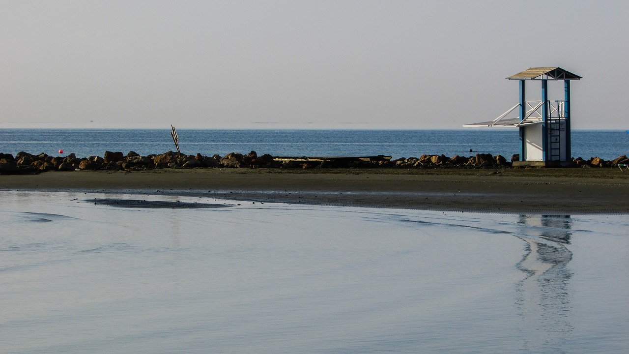 lifeguard tower beach sea free photo