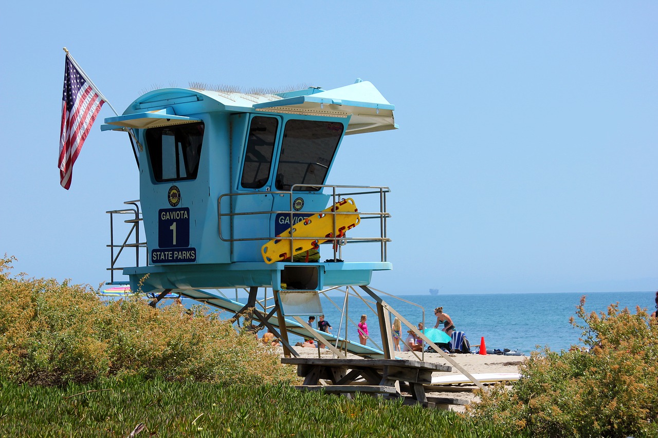 lifeguard tower  beach  vacation free photo