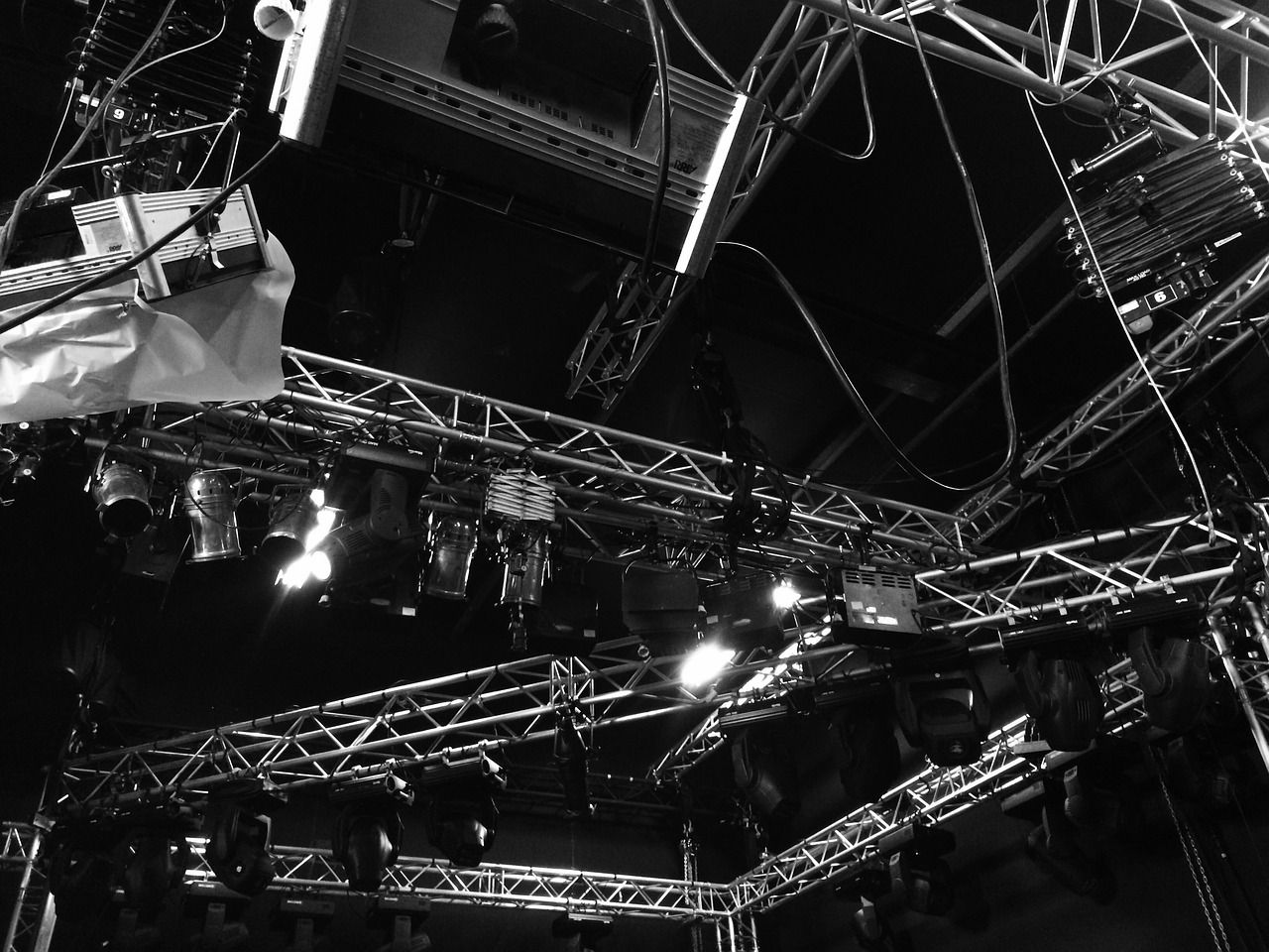 light rig black and white free photo